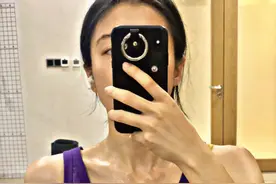 张雪迎晒游泳健身动态 自律身材也太令人羡慕了图片