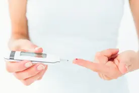 上厕所时出现这3种表现，或许是血糖偏高了，尽量别忽视图片