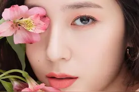 郑秀晶近照曝光，繁花背后，是撩人心弦的高级美颜啊图片