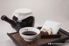 颈肩腰痛、痛经等症状可用热敷疗法，但热敷材料和用法大有讲究图片