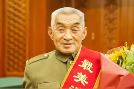 60岁老农自称击落美国飞机遭嘲笑，身份曝光后惊呆众人：一等功臣图片