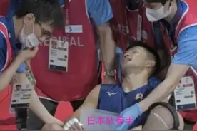 奥运会裁判再次失明，日本拳手被打到坐轮椅吸氧，竟然赢了？图片