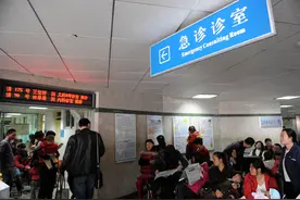 30岁男子常年海鲜加啤酒，严重痛风！医生险些截去他的大脚趾图片