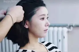 娱乐圈最真实孕妈！李小萌挺二胎孕肚拍广告，脸圆腿粗壮了一大圈图片
