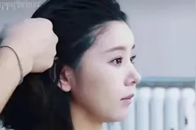 娱乐圈最真实孕妈！李小萌挺二胎孕肚拍广告，脸圆腿粗壮了一大圈图片