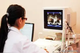 孕妈产检做B超，胎儿在肚子里面做鬼脸，医生一看，这娃不能要图片