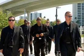 中国保镖之王李旭：时薪高达3万，巴菲特点名要他保护图片