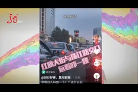 街头地下蹿出五、六米高火苗，周围居民很好奇！这火从哪来的？图片