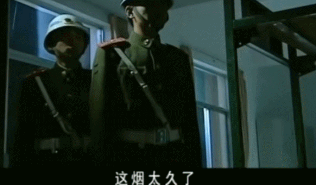 抽烟的弟兄们注意！在部队里偷抽烟，被抓住可太惨了！｜轻武专栏图片