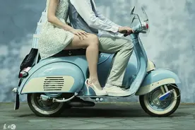 小说：美女当众找帅哥要微信，帅哥的拒绝方式成功引起众怒图片