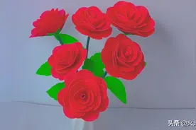 家里不用的购物袋，我把它变成娇艳红玫瑰，再也不用买花了图片