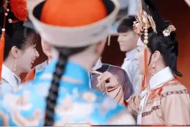 《萌探》中那英作为老前辈，却独针对杨紫，是真性情还是玩不起？图片