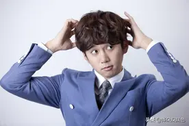 女生为什么老喜欢摸男生的头图片