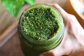 原来高手的“韭花酱”这样做，蘸涮肉当小菜都香，别只会用盐腌了图片
