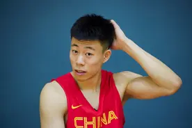 0分4犯规！攻不进，防不住！别再吹张镇麟了！他现在真打不了NBA图片