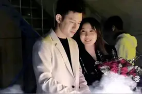 YY阿哲婚礼豪车云集，采用劳斯莱斯车队，众网红也都开着豪车前来图片