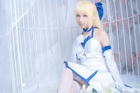 【白丝福利】Saber礼服装cosplay，真是一位精致的小姐姐！图片