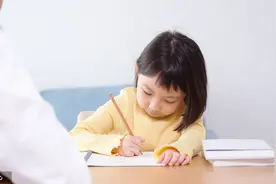 在豪宅里当家教：24小时待命，等级森严伙食遭苛待图片