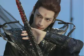 《长月烬明》：天生魔神澹台烬和神女黎苏苏的三生爱恨图片
