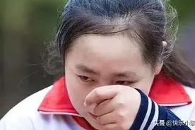 女儿姓“房”，老师却从来都不点她的名字：这哪里叫得出口啊图片
