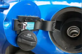 汽车油箱盖的4个隐藏功能，你知道几个？关键时能保命图片