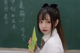95后美女老师穿JK制服上课，被家长集体批评，本人委屈回应：离谱图片