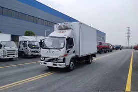 江淮4米2冷藏车多少钱？江淮骏铃V5蓝牌冷藏车油耗最低图片