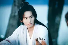 张哲瀚糊了十年红了半年凉只用了一天，他是史上红的时间最短顶流图片