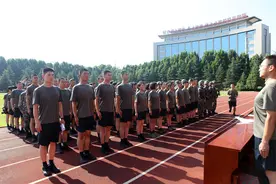 精彩！看这场营级运动会上的“硬碰硬”图片