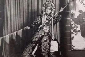 这个国家派了100多万的女兵上战场，要求不能穿裤子图片