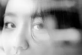 李惠利三月刊画报，甜酷的少女形象，可爱随性图片