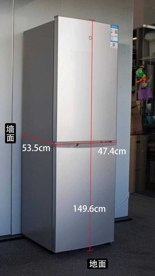小米10月份开始卖冰箱了,999元,这可是正常的全尺寸冰箱,比什么复古小