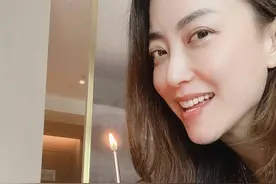 英皇高层生日获容祖儿送茅台蛋糕，当单亲妈妈，独力抚养女儿图片