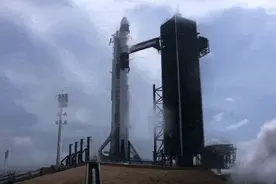 SpaceX首次载人火箭发射成功！马斯克改写人类航天史图片