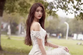 有肉妹子怎么穿？金子涵流光鱼尾裙突破自我，好适合轻熟风图片