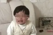 3岁女儿幼儿园放学后，抓着裤子说不能尿尿，脱下裤子后妈妈崩溃图片