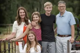 ​比尔·盖茨夫妇离婚：3子女成绩优异，家庭教育获女儿称赞图片