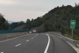 小客车钻入挂车底部致7人死亡 ! 高速公路夜间行车要注意什么？图片