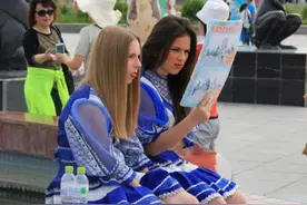 俄罗斯将汉语加入高考，考试过后，俄网友：友谊的小船说翻就翻图片