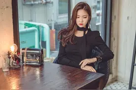 美艳高冷个性的美女模特，黑色包臀裙气质写真图片