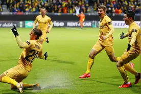 大冷门！1-6惨败！穆里尼奥耻辱一战：换下5人都没用，一脸绝望图片