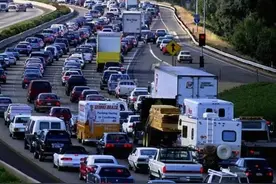 中国最严重的一次堵车：足足堵了12天，车龙长达135公里图片