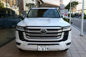 全新丰田兰德酷路泽亮相，配V6引擎，车长4米9多，造型霸气图片