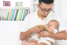 新发现：家中有个人最适合带娃，且带出来的娃更聪明，不是宝妈图片