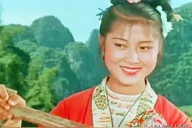 黄婉秋17岁演《刘三姐》，名扬天下一生幸福，男主角情感沧桑有泪图片