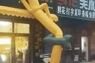 开心一刻：小心劈你，我劈的人数不清，哪道混的？回答笑尿了图片