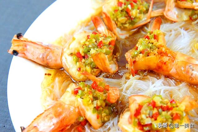 厨师长教你做酒楼大菜：蒜蓉粉丝开边虾，鲜香味美、待客倍有面