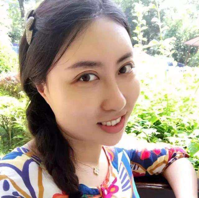 文二代贾浅浅被骂靠父亲上位，贾平凹为人到底怎样？