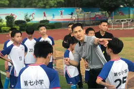 赖尤斌：不让孩子晨会晕倒图片