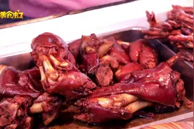 一家开了26年的卤菜店，卤猪蹄可是一绝，去晚了就买不到了图片